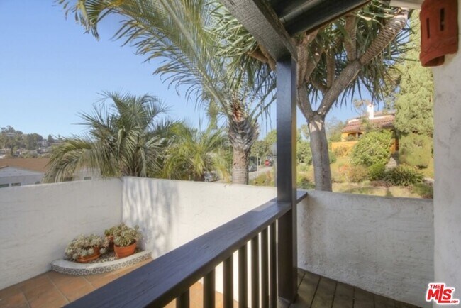 Building Photo - 2634 Lakewood Ave N