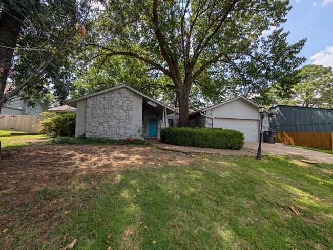 Primary Photo - 8220 S College Ave