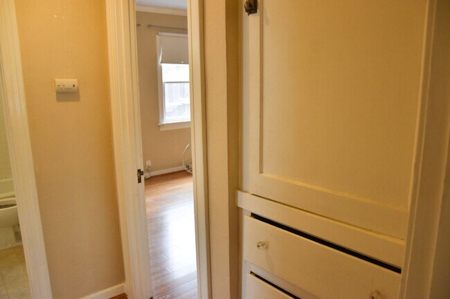 Building Photo - Palm (817-819)