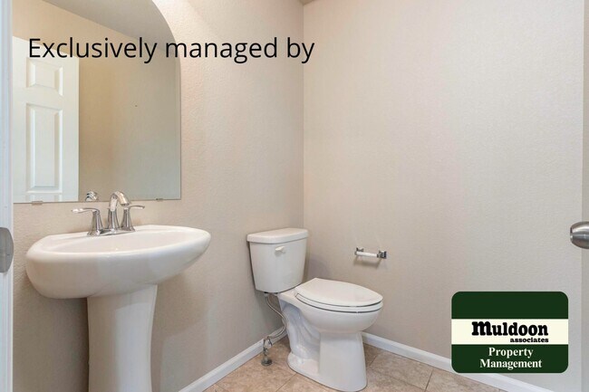 Building Photo - Beautifully done home close to Military Ba...