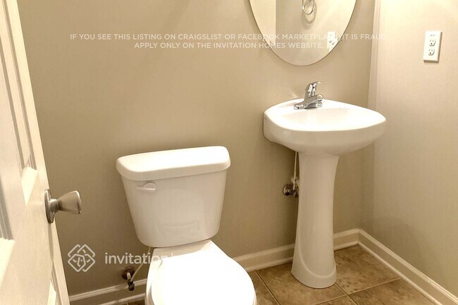 Building Photo - 2560 Freemont St