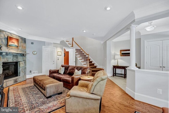 Building Photo - 708 Day Ln