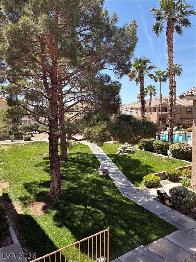 Building Photo - 1050 E Cactus Ave