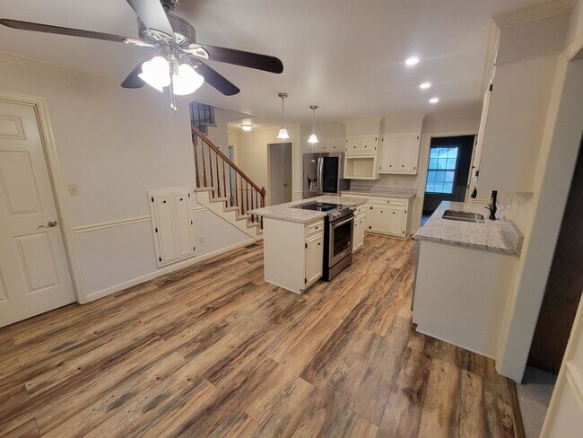 Building Photo - 4517 Crosland Dr