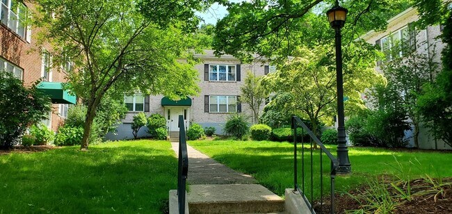 Building Photo - 148 Newton St