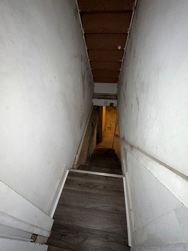 Building Photo - 367 Hewitt St