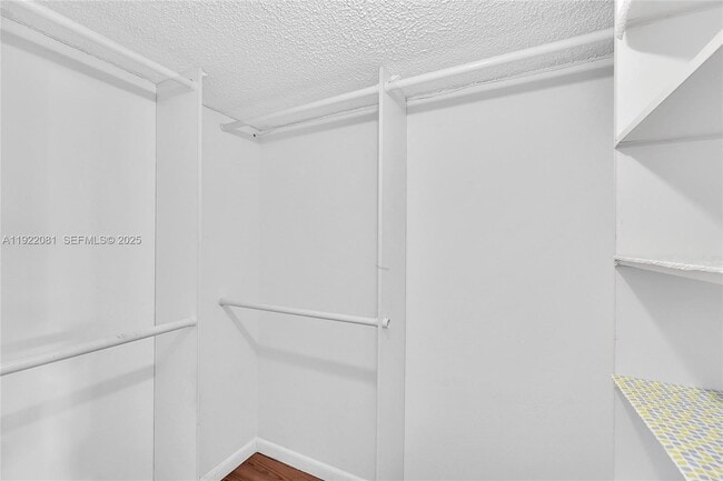 Building Photo - 6101 N Falls Cir Dr