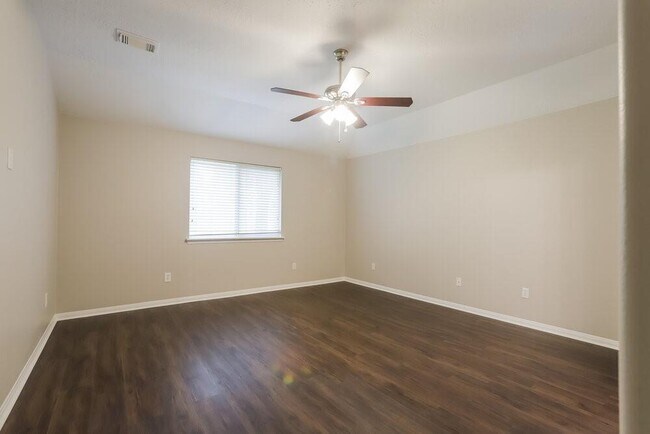 Building Photo - 30 Shimmer Pond Pl