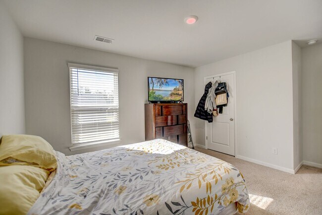 Building Photo - Summerville Home Rental