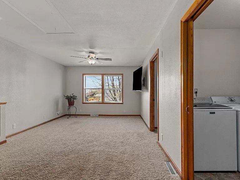 Building Photo - 225 Prospect St