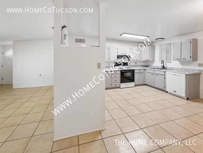 Building Photo - 1446 E Iowa Dr