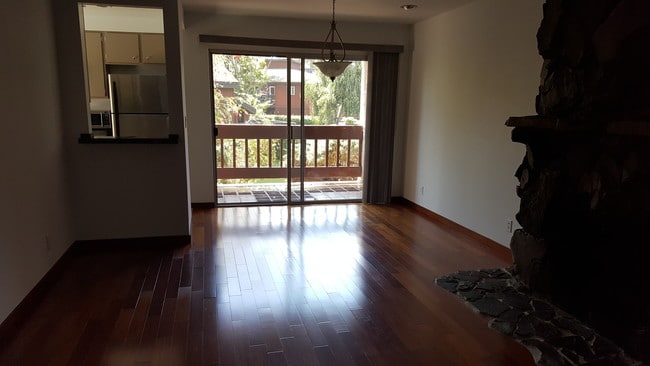 Building Photo - 12111 Summertime Ln