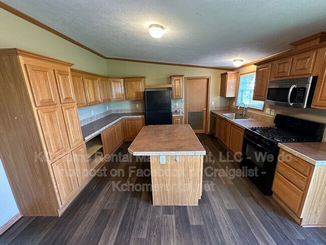 Building Photo - 10850 W 207th St