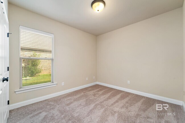 Building Photo - 782 Serpentine Dr