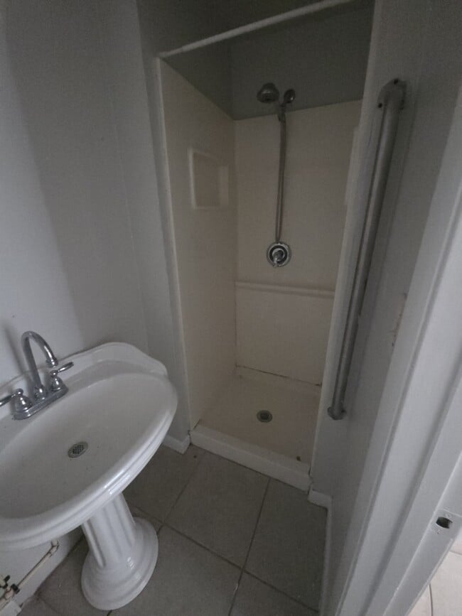 Building Photo - 110 Lemon St