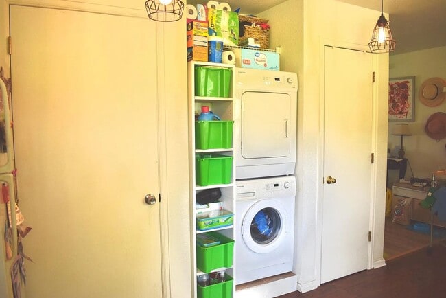 Building Photo - Beautiful 3 Bedroom/ 2.5 Bathroom Home in Northglenn Available May!!