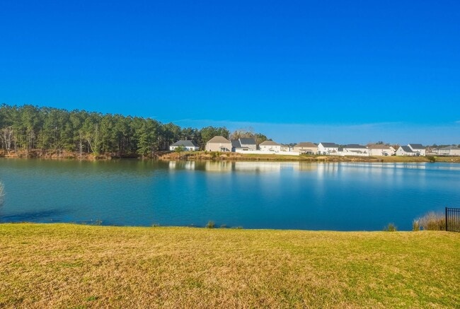 Building Photo - 5 bedroom waterfront property