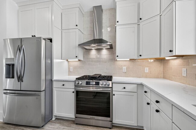 Building Photo - Modern Comfort in the Heart of Johns Island