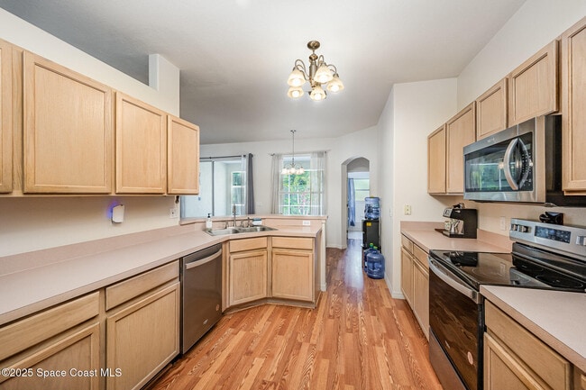 Building Photo - 1630 Sun Gazer Dr