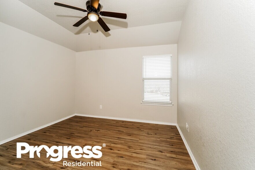 Building Photo - 340 Buckboard Ln