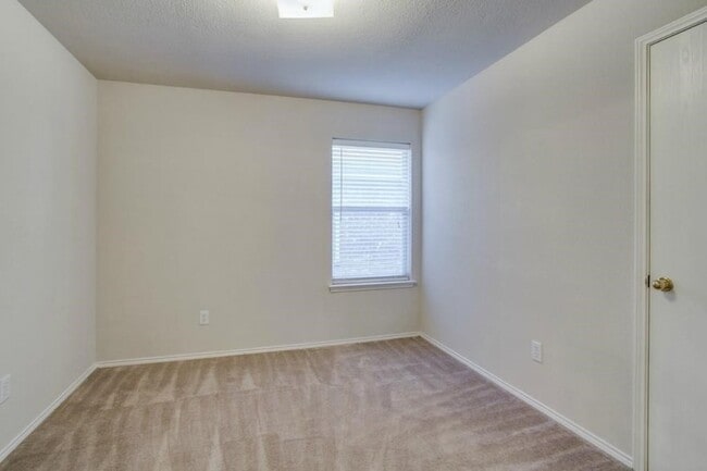 Building Photo - 10708 Braemoor Dr