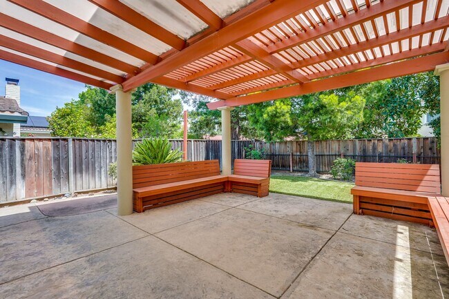 Building Photo - Spacious 3-Bed Almaden Valley Home with Bo...