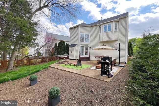 Building Photo - 40440 Milford Dr