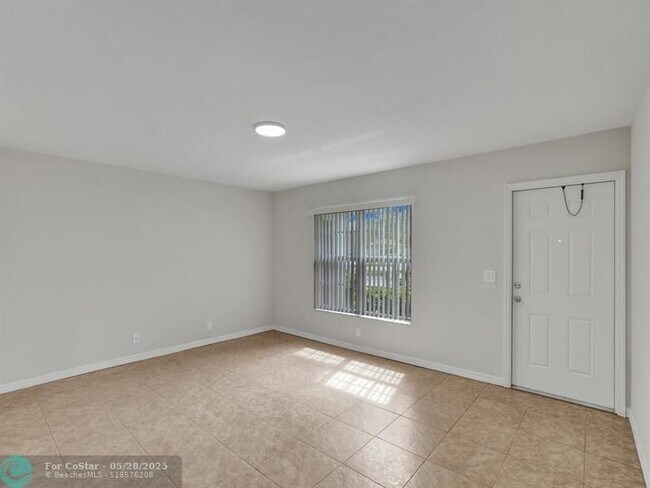 Building Photo - 8503 NW 35th Ct