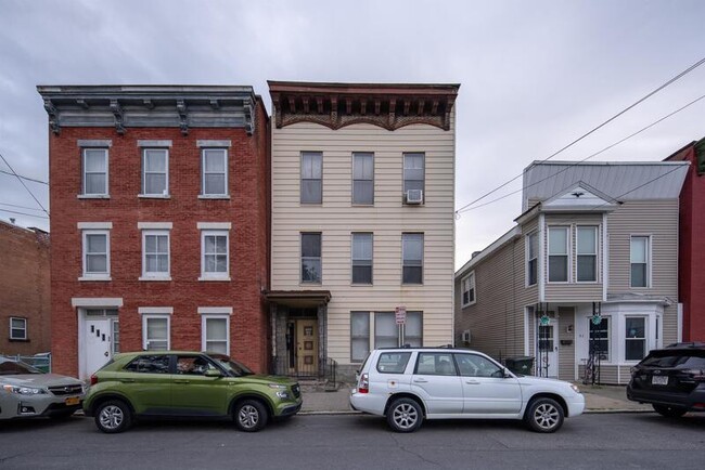 Building Photo - 53 Main St