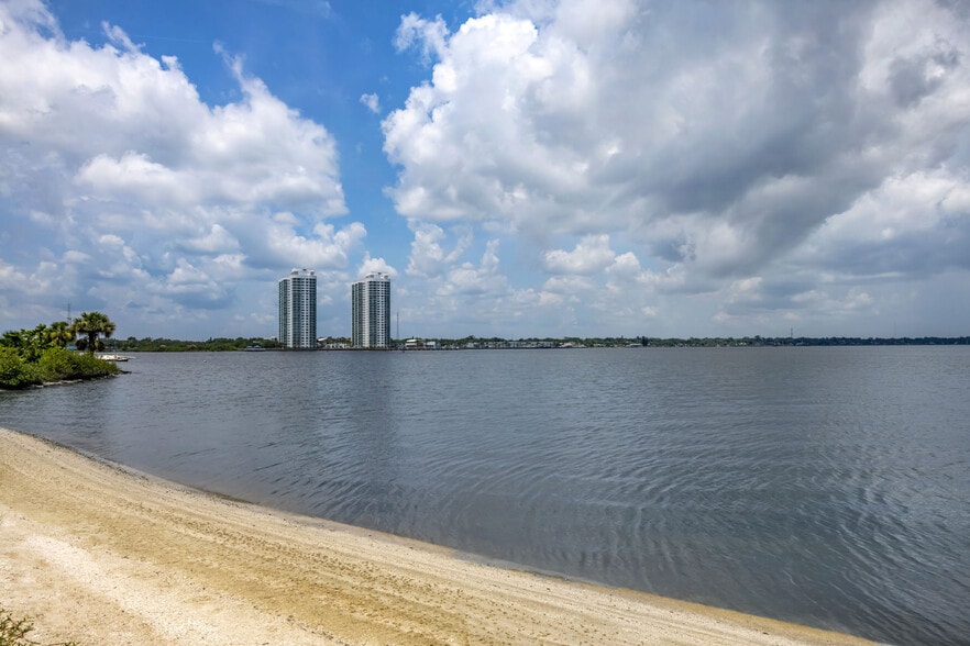 The Overlook at Daytona 100 Seabreeze Blvd Daytona Beach FL 32118