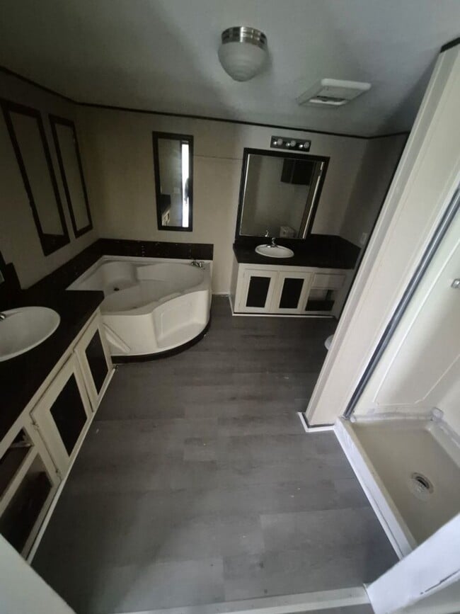 Building Photo - Claremore Rentals | Comfortable 2BR & 3BR Units Available