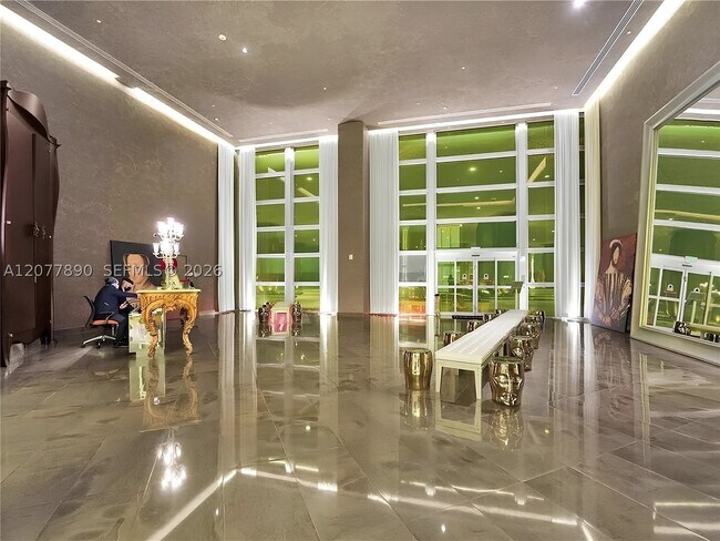 Building Photo - 495 Brickell Ave