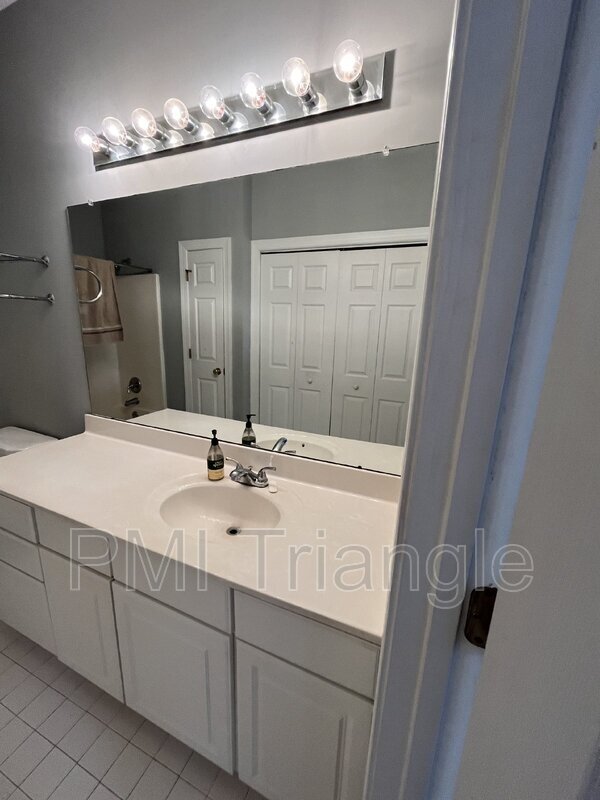 Building Photo - 701 Copperline Dr