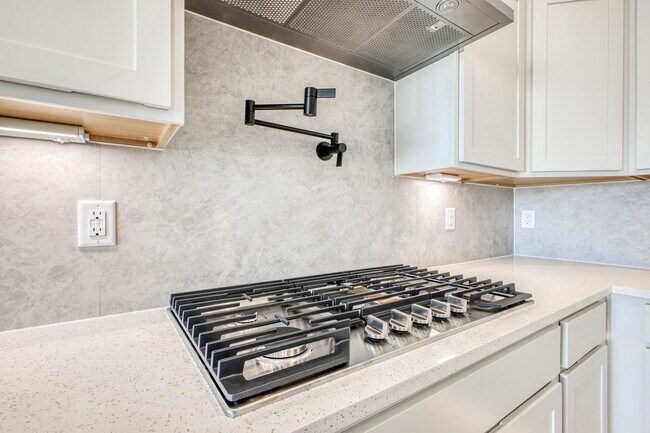 Building Photo - Beautiful East side House 4 bed-2.5 baths, part of The Club that includes Swimming Pool, Gym, Ten...