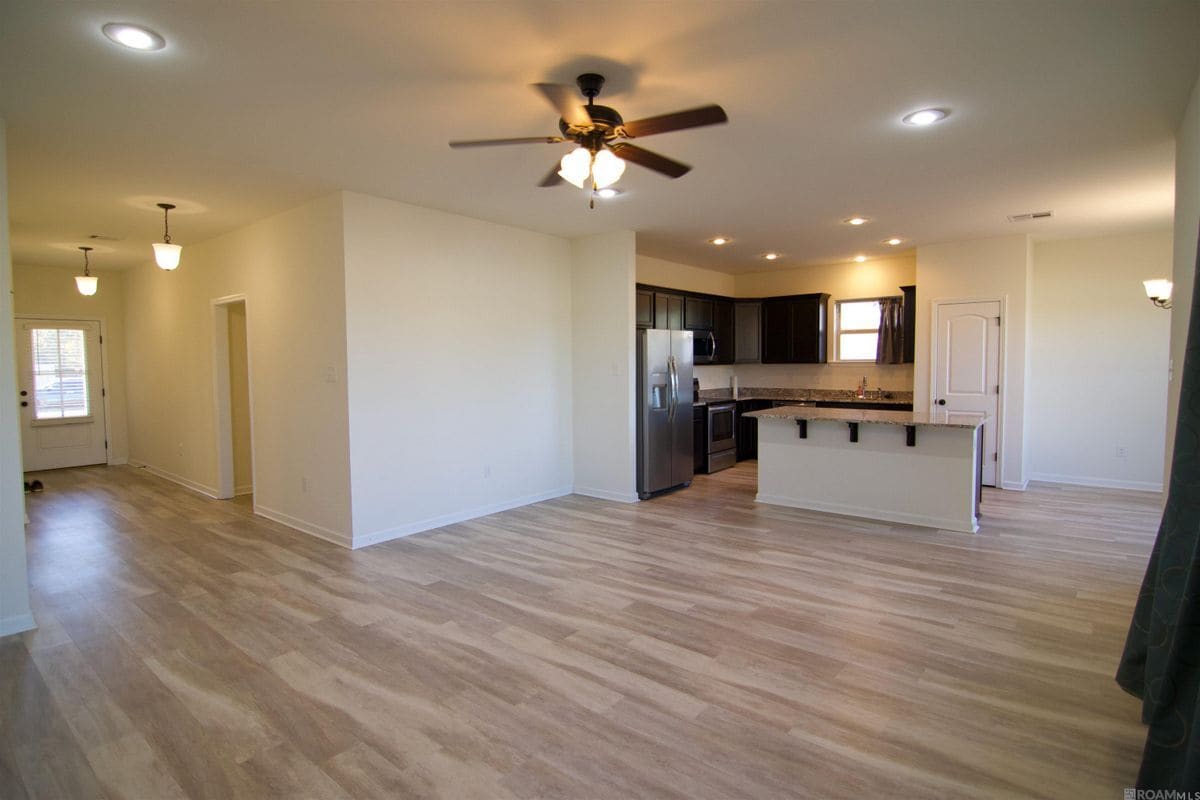 Building Photo - 41734 Shallow Bend Dr