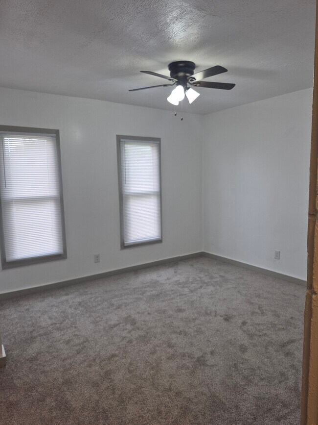 Building Photo - 569 E Whittier St