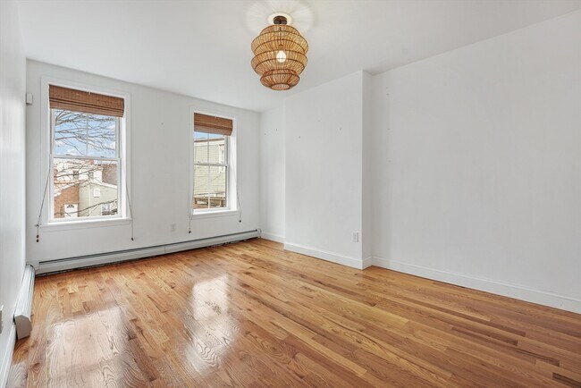 Building Photo - 33 White St