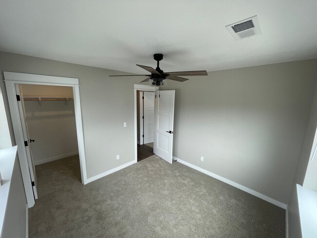 Building Photo - **Move in special - $500 off of 1st Month'...