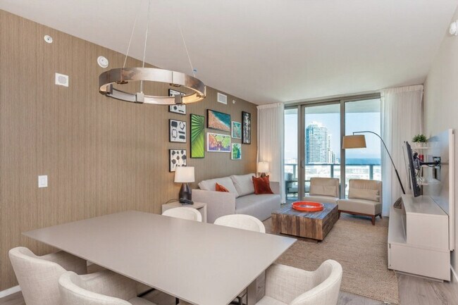 Building Photo - 4011 S Ocean Dr