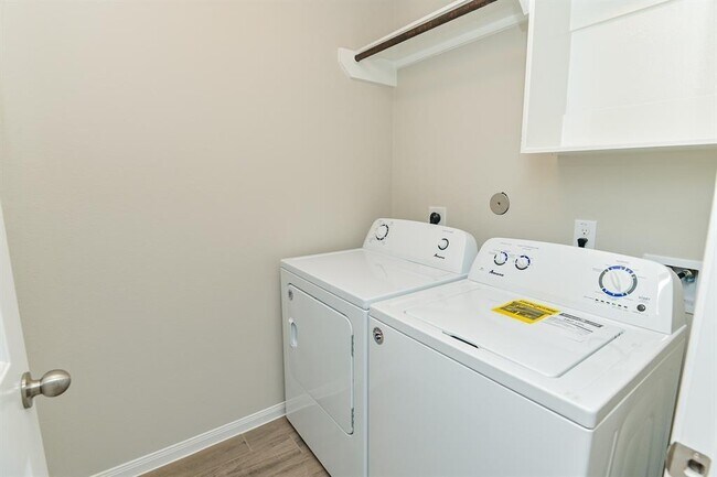 Building Photo - 3817 Breckenridge Dr