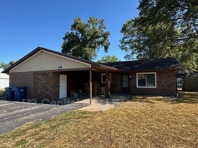 Primary Photo - 109 E Poos Dr