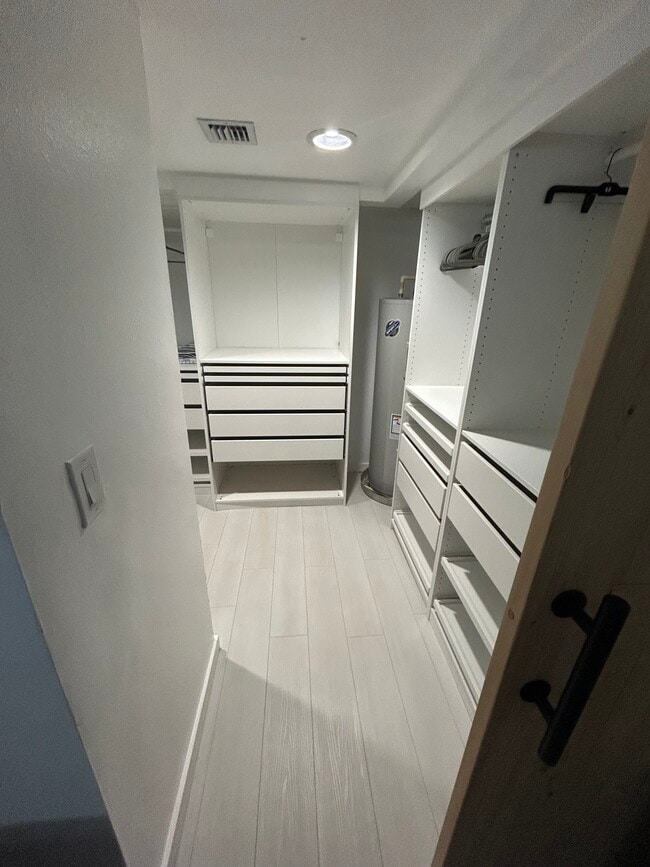 Building Photo - 16530 Club Blvd