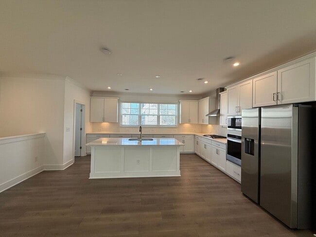 Building Photo - 3BR/3.5BA 3-Story Townhome w/ Quartz + W/D in Decatur