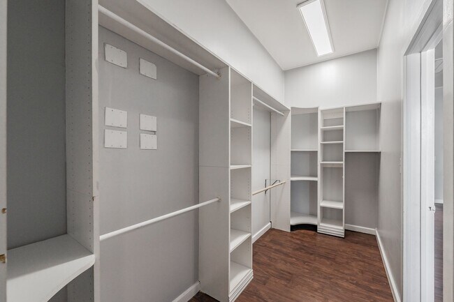 Building Photo - 401 S Anglin St