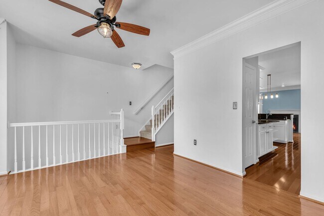 Building Photo - Dream Townhome in Kingstowne – Updated Ele...