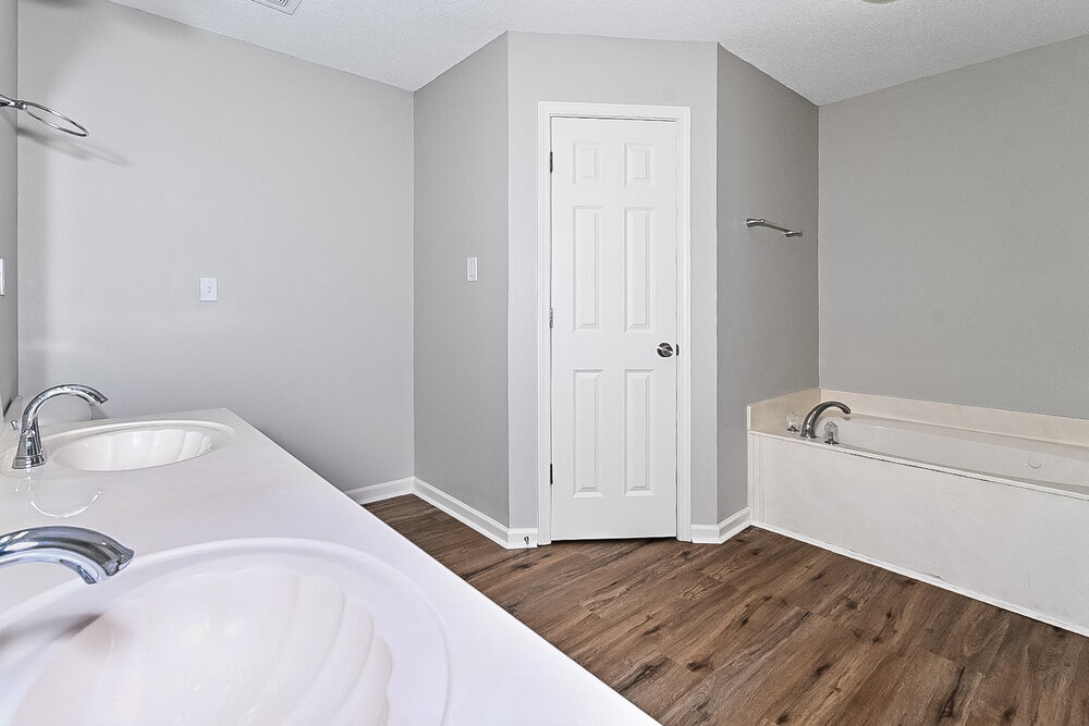 Building Photo - 6620 Tealwood Dr