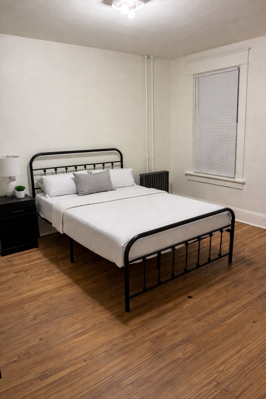 Building Photo - 247 N Main St