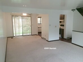 Building Photo - Shaler 2 Bedroom Townhouse