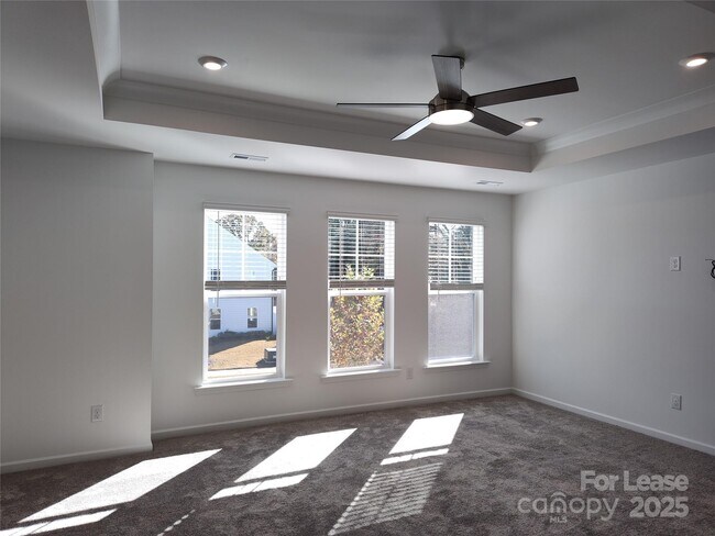 Building Photo - 10033 Guardian Dr