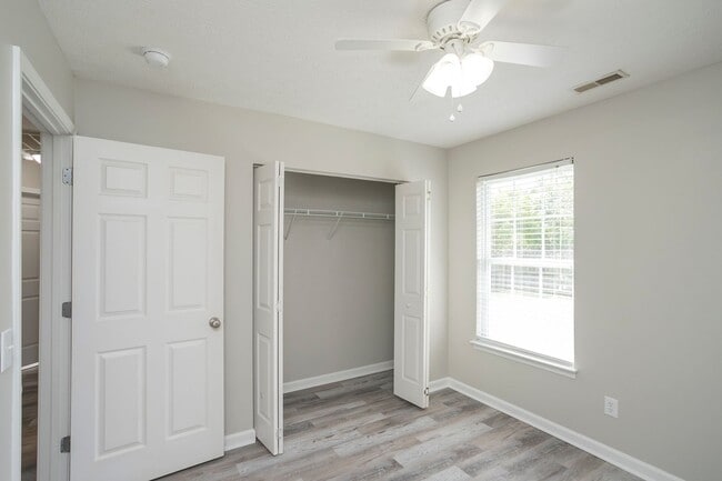 Building Photo - 564 Rose Cottage Cir